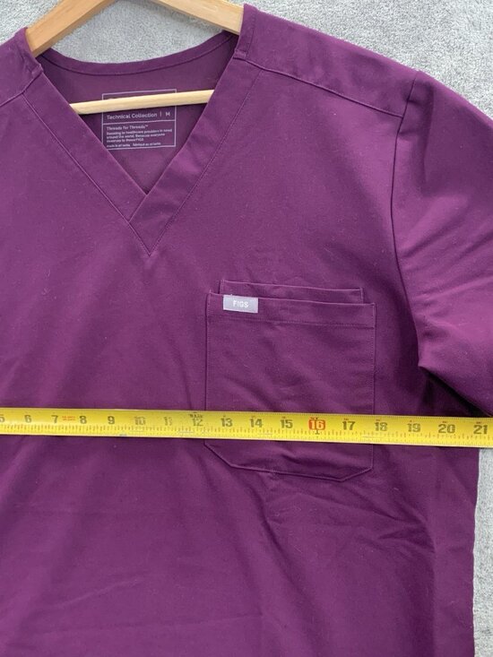 Figs Scrub Top Mens Medium Leon Two Pocket Deep Purple Style FM1500 Medical RN - Picture 3 of 7